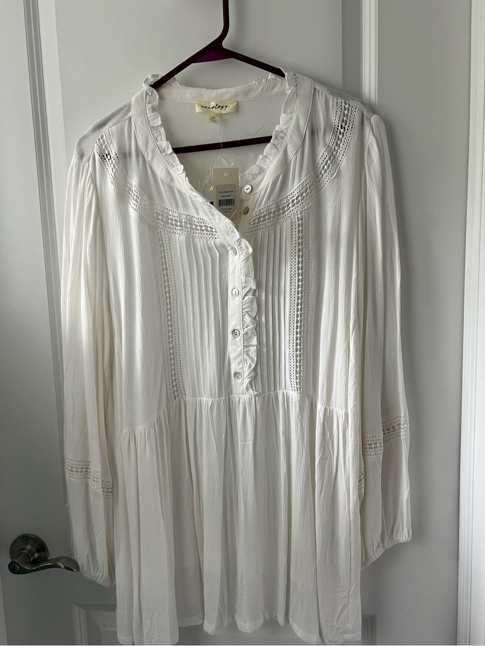 Aveology White Long-Sleeve Pleated Peasant Dress
